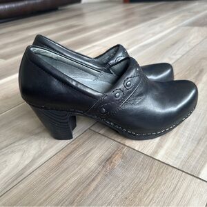 Dansko Riki Black Leather Clogs Women’s EU 38 Block Heel Studded Shoes